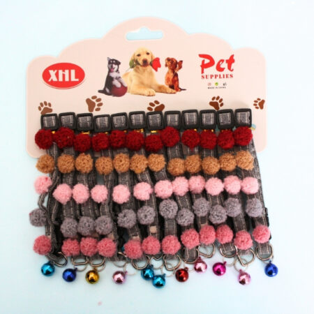 Collar con Pompones